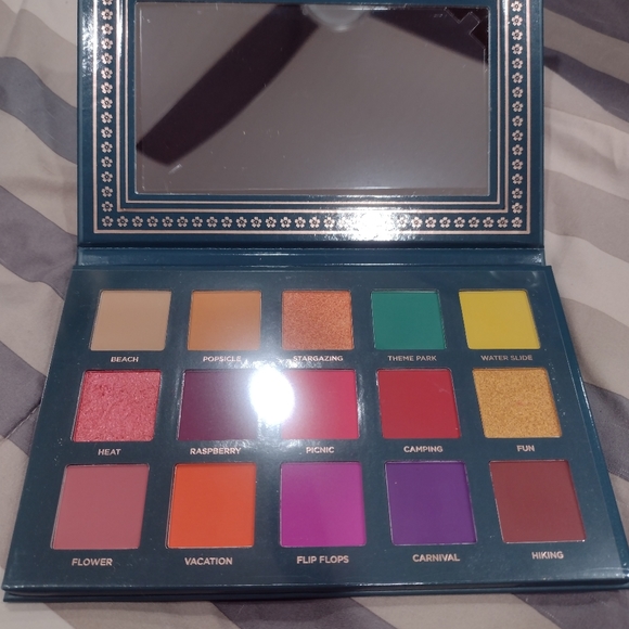 Ace Beaute Nostalgia eyeshadow palette. Like new, open box. - Picture 2 of 3